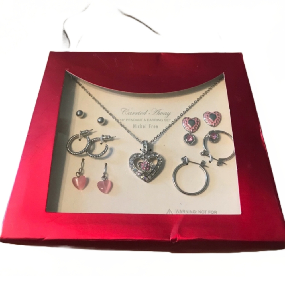 EARRINGS AND NECKLACE GIFT SET NIB